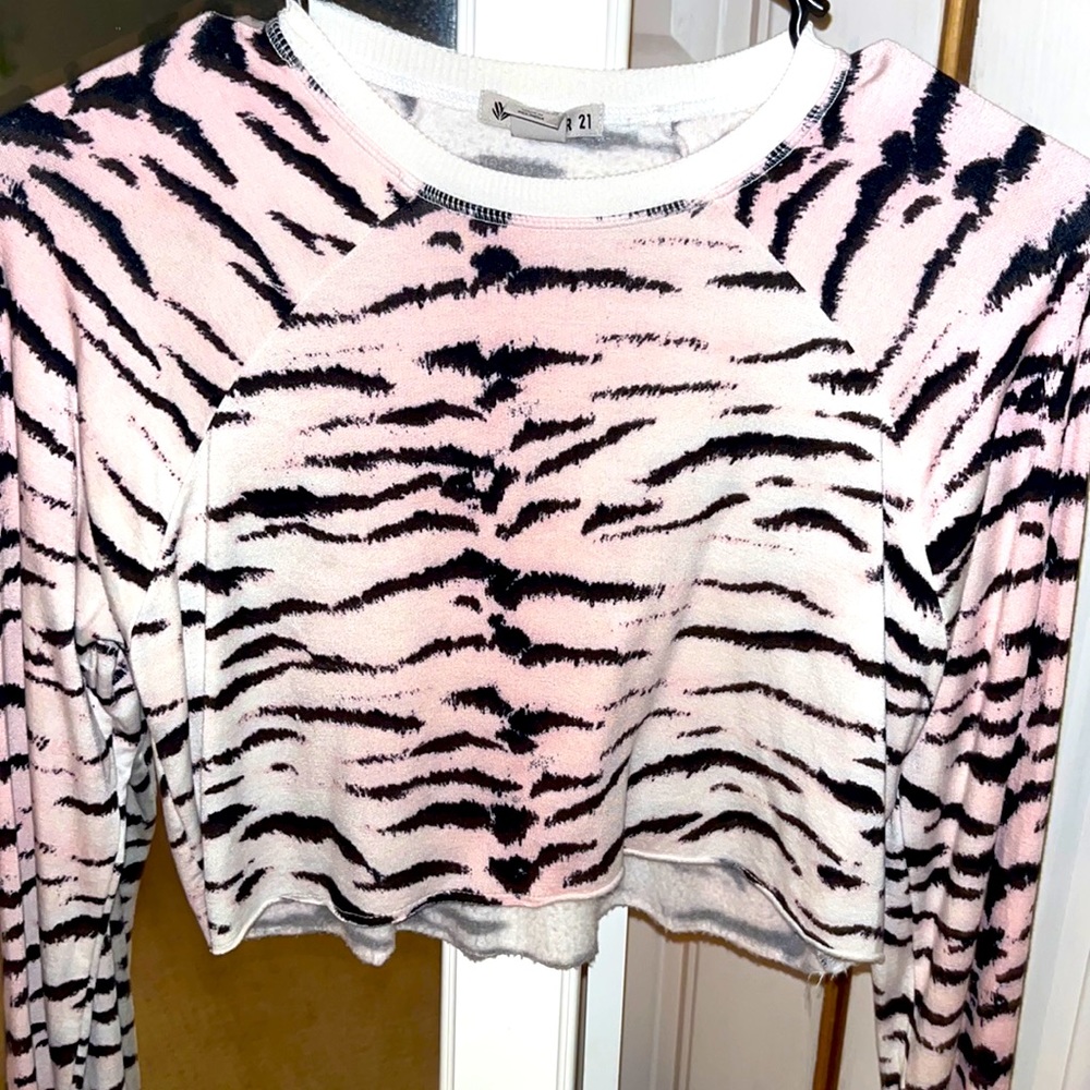 Forever 21 long sleeve zebra crop top